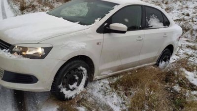 На Львівщині через не посипану дорогу сталася ДТП (ФОТО)