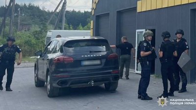 Біля Львова вбили двох людей