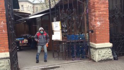 Як у центрі Львові продовжує працювати ринок (ВІДЕО)
