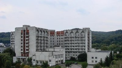У Винниках збираються на протест біля госпіталю, через можливий приїзд українців з Китаю (ВІДЕО)