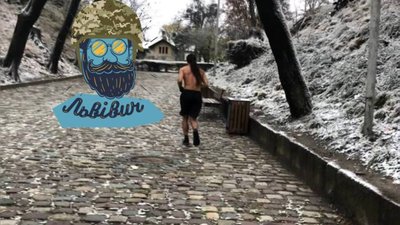 У Львові засніженим місто бігав напів оголений чоловік (ФОТО)