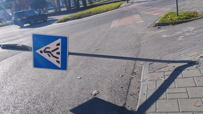У Львові відпочивають дорожні знаки
