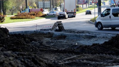 Чиновники Львівської міськради забули за "острівець безпеки" на проспекті Чорновола (ФОТО)
