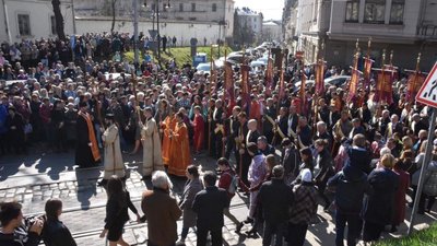 У Львові проходить багатотисячна молитовна Хресна Дорога (ФОТО)