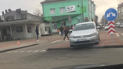 Як у Золочеві активісти здають поліції порушників паркування (ВІДЕО)