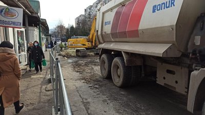 У Львові на вулиці Орлика триває ремонт дороги (ФОТО)