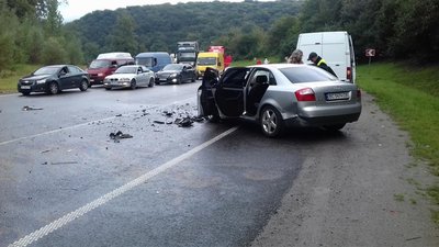 Жахлива аварія на об‘їзній Львова: сталося зіткнення трьох іномарок, серед постраждалих діти