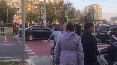 На пішохідному переході біля «Санта-Барбари» автомобіль скоїв наїзд на школярку (ФОТО, ВІДЕО)