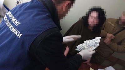 На Львівщині посадовця міської ради взяли на хабарі (ФОТО)