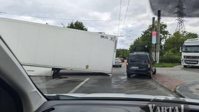 У Львові причіп відірвався від тягача (ФОТО)