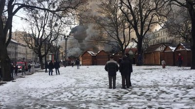 Поліцейські відкрили кримінальне провадження за фактом пожежі на Різдвяному ярмарку у центрі Львова