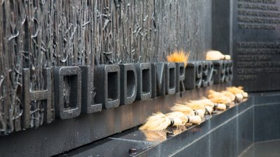 Українці запалили свічки на знак пам'яті жертв Голодомору