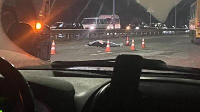 Біля Львова автомобіль вбив людину