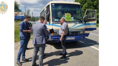 На Львівщині водія маршрутки оштрафували за нелегальне перевезення пасажирів