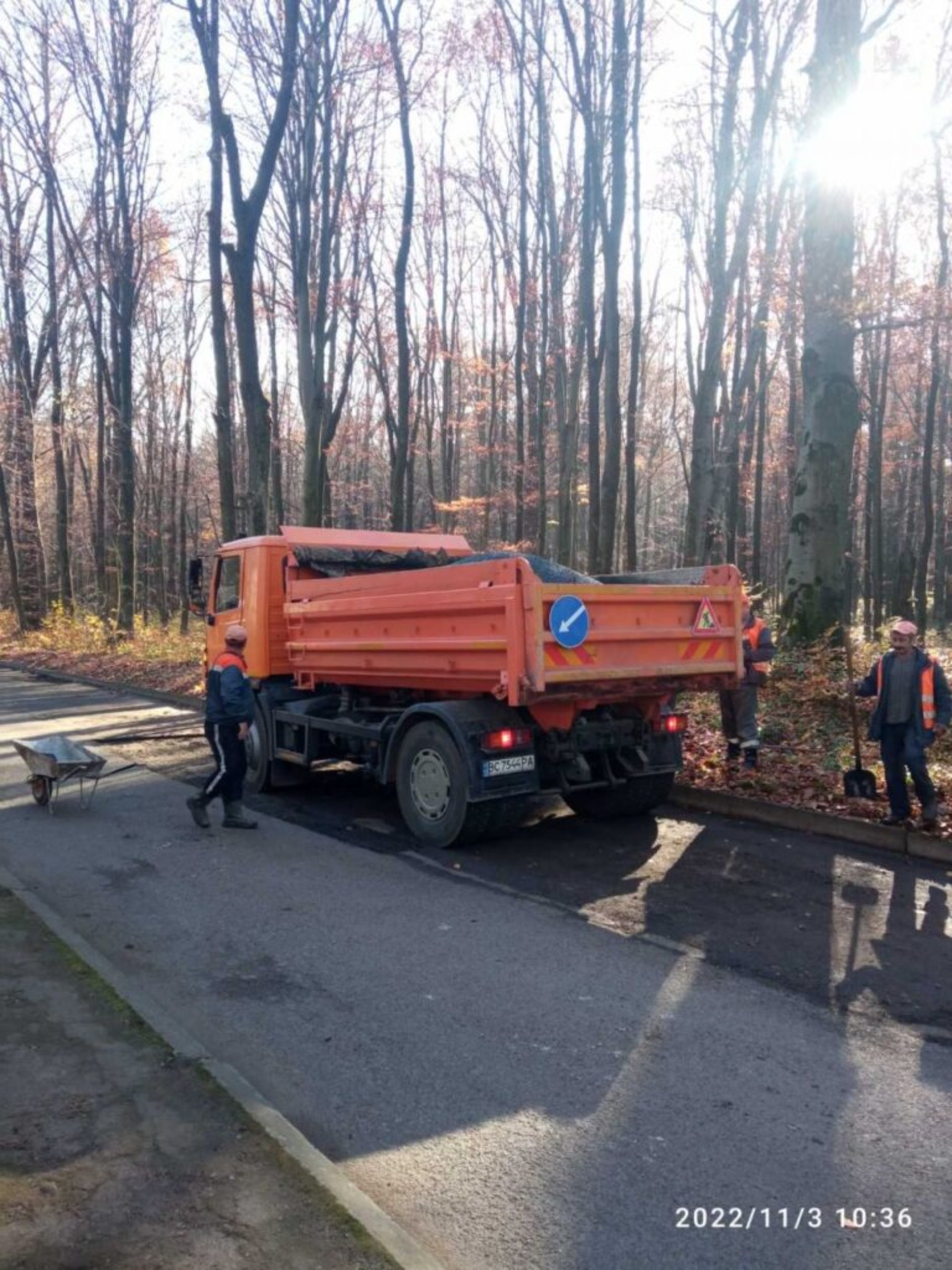 Садовий ремонтує дороги у селах біля Львова