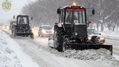 У Львівській області продовжують чистити дороги від снігу
