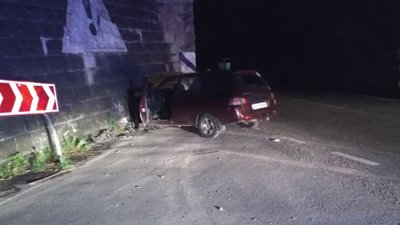 На Львівщині автомобіль в’їхав у міст: постраждала жителька Херсонщини (ВІДЕО)