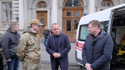 Благодійники зі Львівщини передали на передову ще два автомобілі швидкої допомоги