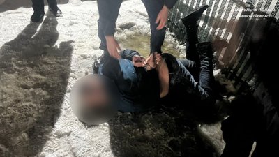 У Львові вночі чоловік виламав двері у торговому центрі