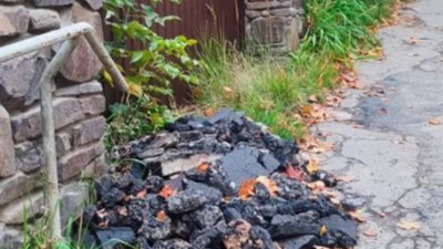 У Львові комунальники залишили будівельне сміття