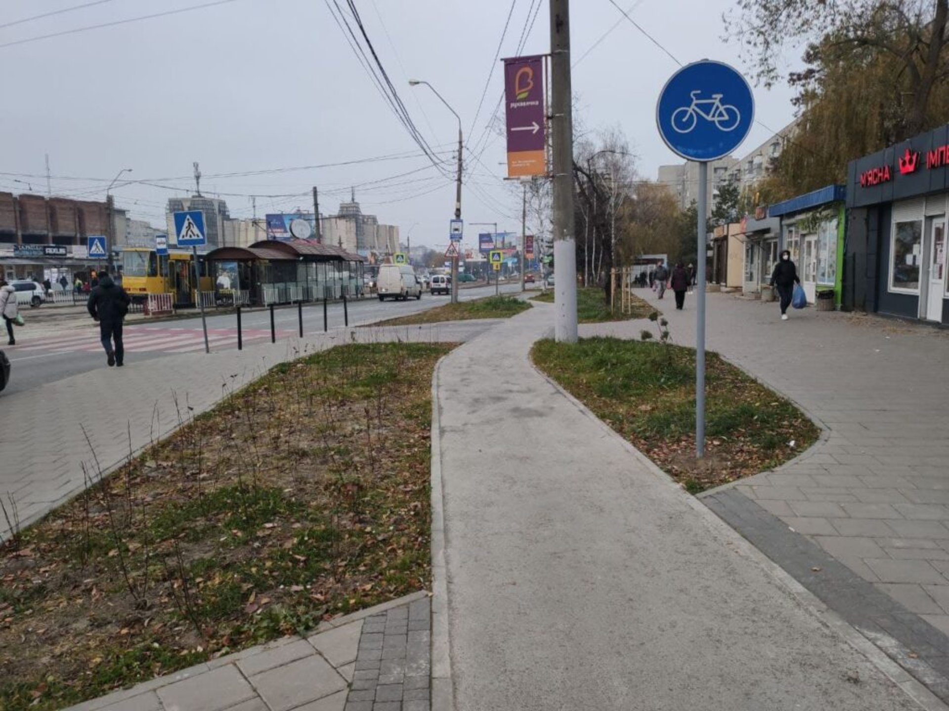 У Львові на вулиці Княгині Ольги завершили будівництво велодоріжки, фото ЛАВ