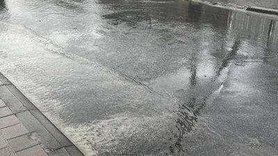 У Львові прорвало трубопровід (ВІДЕО)