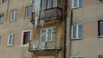 У Львові комунальники не чистять лід з будинків (ФОТО)