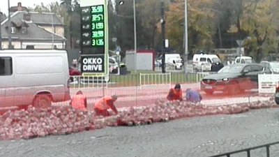 У Львові на вулиці Личаківській перекладають бруківку (ФОТО)