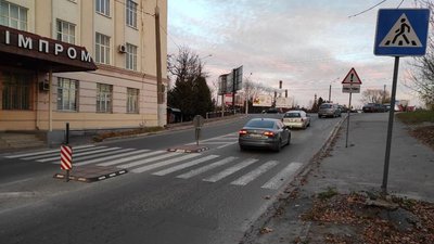 У Львові облаштували острівці безпеки на пішохідному переході (ФОТО)