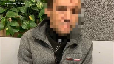 У Львові чоловік перейшов дорогу за межами переходу, а сяде за крадіжку