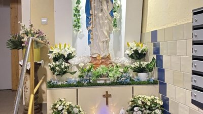 У Львові у під’їзді встановили Матінку Божу