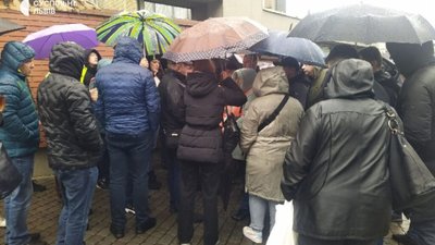 У Львові біля польського консульства зібрались українські перевізники (ФОТО)