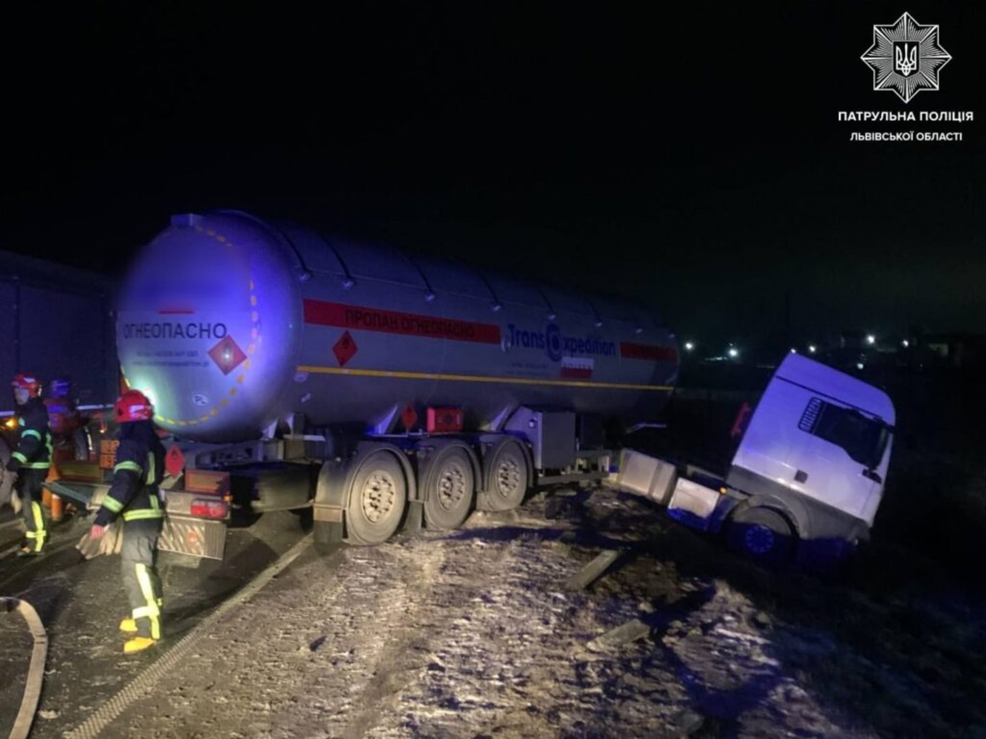 На автодорозі "Київ - Чоп" ускладнювався рух через п’яного водія