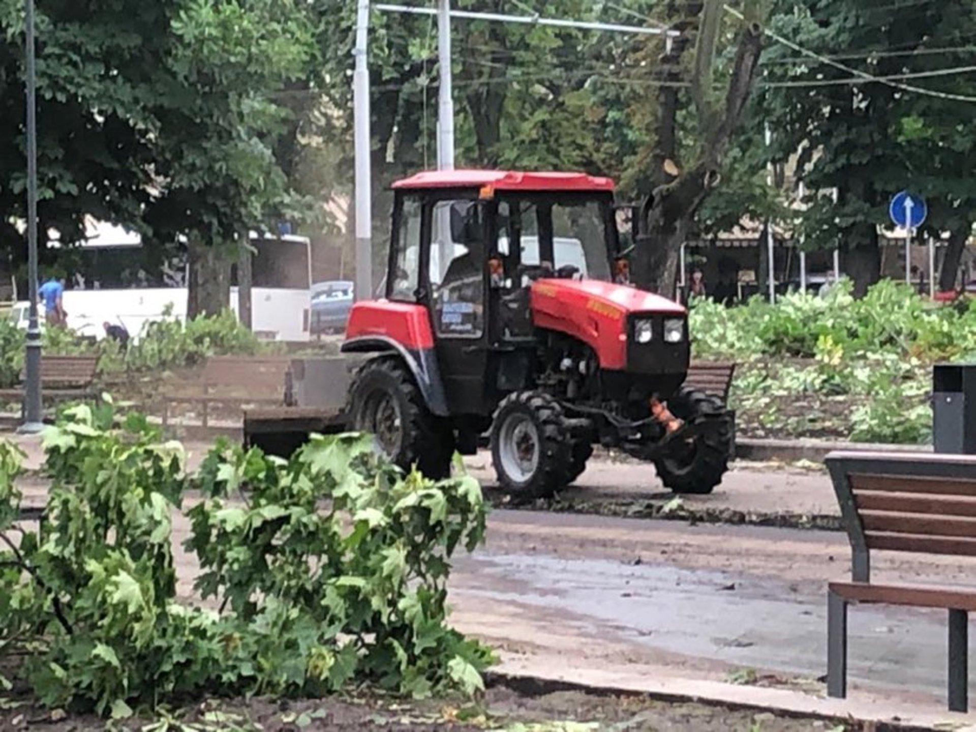 У Львові ліквідовують наслідки негоди, фото ЛМР