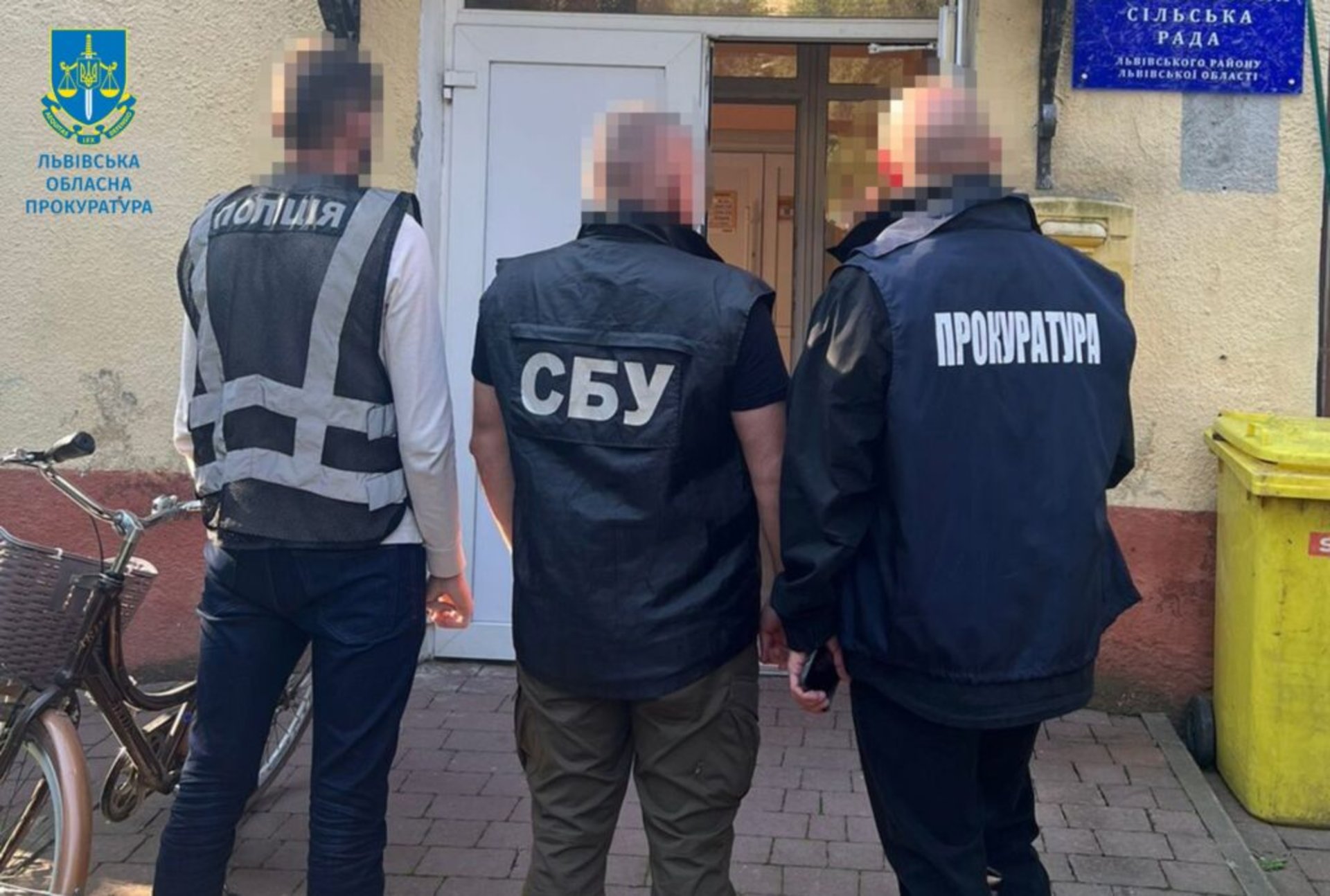 За ці гроші він обіцяв посприяти в отриманні позитивного рішення сільської ради щодо поділу земельної ділянки, яку орендує бізнесмен