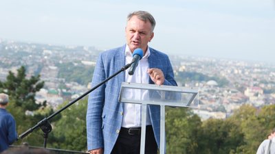 Садовий за прикладом Зеленського використовує кошти на ремонт доріг у Львові