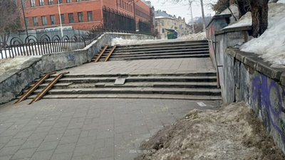 У Львові просять відремонтувати аварійні сходи