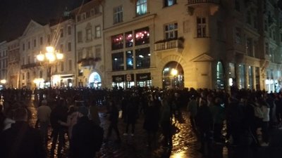 У центрі Львова знову бійка футбольних фанів (ФОТО, ВІДЕО)