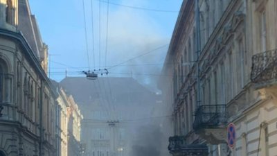 У центрі Львова під час руху загорівся автомобіль (ФОТО)