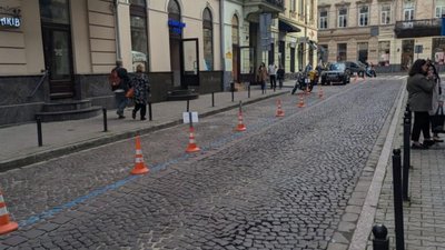 У центрі Львова невідомі приватизували шмат вулиці (ФОТО)