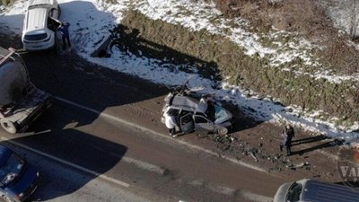 Автомобіль перетворився на металобрухт: біля Львова сталась ДТП (ФОТО)
