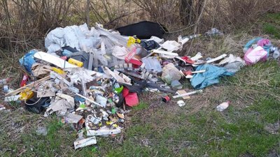 Стадіон «Арена Львів»  потопає у смітті (ФОТО)