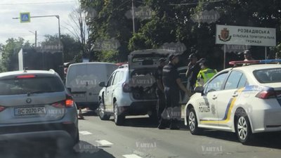 На Львівщині не розминулись автомобілі