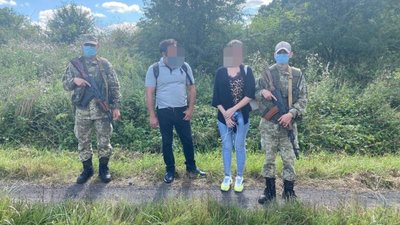На Львівщині затримали двох румун, які йшли пішки на заробітки в Німеччину (ФОТО)