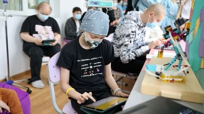 У Львові у відділенні дитячої лікарні Святого Миколая запрацювала "Школа Супергероїв"