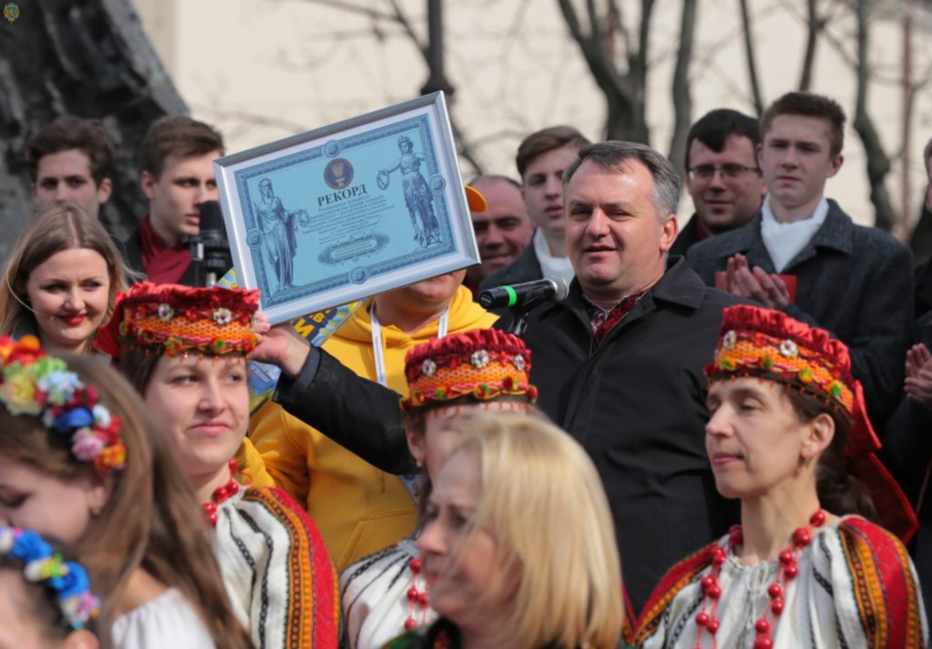 Новий рекорд України: понад 400 бандуристів з Львівщини одночасно виконали Шевченків “Заповіт” і “Реве та стогне Дніпр широкий”. Фото прес-служба ЛОДА