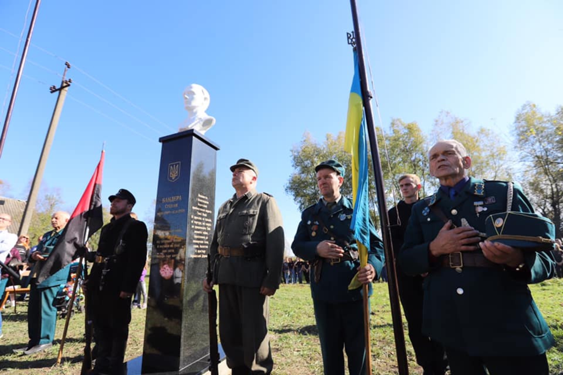 На Львівщині відкрили пам’ятник Герою України Степану Бандері. Фото Олега Синютки