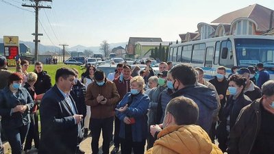 На Закарпатті перекривали дорогу (ВІДЕО)