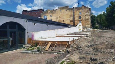 У центрі Львова хочуть облаштувати місце для пиятики
