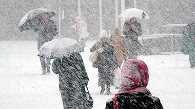 Завтра українцям обіцяють дощ і мокрий сніг